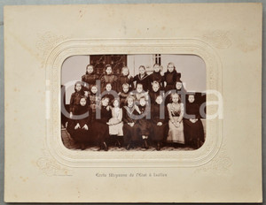 1910 ca IXELLES (BELGIQUE) Ecole Moyenne de l'Etat - Classe *Photo 35x27 cm  Fotografia d'epoca, montata su cartoncino e completa di passepartout.FOTOGRAFO: Bernheim-WormserCONDIZIONI: FAIR (buone condizioni della fotografia, ma piccole macchie al cartoncino)FORMATO: 35x27 cm    originale e autentica 1