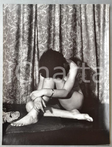 1960 VINTAGE EROTIC Nude woman crouching - Photo Raymond VAN DOREN 30x40 Fotografia originale di Raymond Van Doren.FORMATO: 30x40 cmCONDIZIONI: G    originale e autentica 1