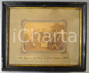 1887 ETTERBEEK (B) Cercle choral de Contre-Progrès - Group photo (1) 34x28 cm Pregevole fotografia originale d'epoca, in cornice di legno.Il passepartout in cartoncino reca la didascalia "Une r&eacute;union des Amis du Petit Ch&acirc;teau 1887".CONDIZIONI: G FORMATO: 31x26 cm    originale e autentica 1
