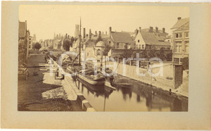 1900 ca BRUGES (BELGIUM) Quai Vert - Photo 23x15 cm ANIMEE bateaux Fotografia d'epoca originale, stampata all'albumina e montata su cartoncino.CONDIZIONI: F (margine superiore rifilato)FORMATO: 23x15 cm     originale e autentica 1