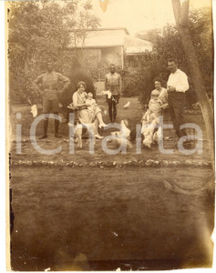 1934 GITEGA (BURUNDI) Jean et Paula BISSEN dans leur maison - Photo 13x16 cm  Fotografia d'epoca. VERY POOR/gravemente danneggiato margini rifilati, mancanze marginali, abrasioni centrali Formato: 13x16 cm originale e autentica 1