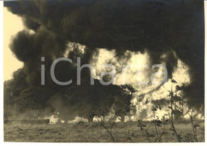 1955 USUMBURA (BURUNDI) Incendio presso un deposito (1) Foto 14x10 cm  Fotografia d'epoca.FOTOGRAFO: Photo Neu - Usumbura GOOD/buono  Formato: 14x10 cm originale e autentica 1