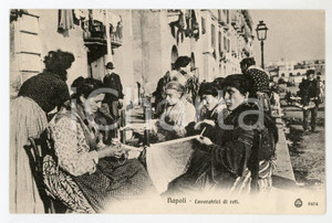 1920 ca NAPOLI Lavoratrici di reti - Cartolina ANIMATA FP NV  Cartolina postale d'epoca, non viaggiata.CONDIZIONI: GFORMATO: FP    originale e autentica 1