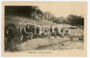 1900 ca PARIS VECU - Pêcheurs Parisiens - Carte postale ANIMEE  Cartolina postale d'epoca, non viaggiata. GOOD/buono  Formato: 14x9 cm originale e autentica 1