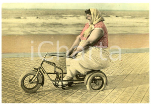 1950ca FRANCE - HUMOUR Fat woman on tricycle - Postcard FP NV  Cartolina postale d'epoca, non viaggiata.CONDIZIONI: FAIRFORMATO: FP    originale e autentica 1