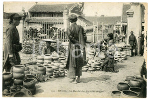 1910 ca HANOI (VIETNAM) Le Marché des Marmites en grès *ANIMATED Postcard  Cartolina postale d'epoca, non viaggiata.CONDIZIONI: FAIR (minime abrasioni lungo il lato superiore)FORMATO: FP    originale e autentica 1