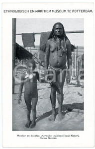 1915 ca NEW GUINEA Mother and daughter - Ethnologisch Museum Rotterdam *Postcard  Cartolina postale d'epoca, non viaggiata.CONDIZIONI: GFORMATO: FP    originale e autentica 1