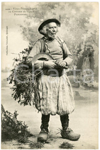 1910 ca PLOGONNEC - FRANCE Vieux paysan breton en costume de travail - Postcard Cartolina postale, non viaggiata. FAIR/discreto Lievi smussature agli angoli Formato: FP originale e autentica 1