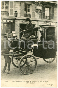 1907 PARIS Femmes Cocher - Madame DUFAUT Chaffeuse - Carte postale FP VG  Cartolina d'epoca, viaggiata. FAIR/discreto Lievi smussature agli angoli Formato: FP originale e autentica 1