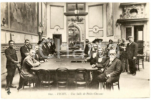 1920 VICHY (FRANCE) Casino - Une Salle de Petits-Chevaux - Animated postcard  Cartolina postale d'epoca, viaggiata.CONDIZIONI: F (piccola piegatura all'angolo inferiore sinistro e al lato superiore)FORMATO: FP    originale e autentica 1