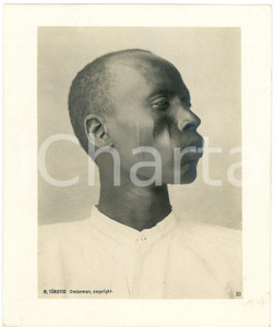 1910 ca Anglo-Egyptian SUDAN - Native man scarification - Photo R. TÜRSTIG Fotografia seriale d'epoca.FOTOGRAFO: R. T&uuml;rstig - Omdurman FAIR/discreto Lievi abrasioni e smussature angolari Formato: 10x12 cm originale e autentica 1