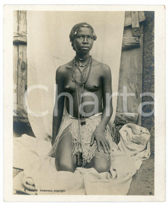 1910 ca Anglo-Egyptian SUDAN - Native woman - ETHNIC NUDE - Photo R. TÜRSTIG Fotografia seriale d'epoca.FOTOGRAFO: R. T&uuml;rstig - Omdurman GOOD/buono  Formato: 10x12 cm originale e autentica 1