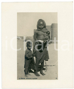 1910 ca Anglo-Egyptian SUDAN - Young girl with her brother - Photo TÜRSTIG Fotografia seriale d'epoca.FOTOGRAFO: R. T&uuml;rstig - Omdurman GOOD/buono ma lieve piegatura angolare Formato: 10x12 cm originale e autentica 1