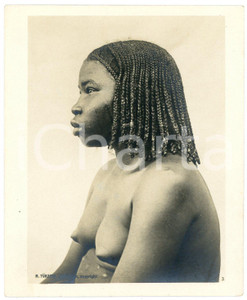 1910 ca Anglo-Egyptian SUDAN - Girl from DARFUR - Portrait *Photo R. TÜRSTIG Fotografia seriale d'epoca.FOTOGRAFO: R. T&uuml;rstig - Omdurman GOOD/buono  Formato: 10x12 cm originale e autentica 1