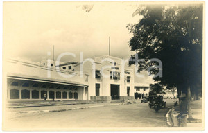 1930 ca ELISABETHVILLE (CONGO BELGE) Poste - Photo Léopold GABRIEL 14x9 cm Fotografia originale d'epoca, in formato cartolina postale, con didascalia manoscritta al verso.FOTOGRAFO: L&eacute;opold Gabriel GOOD/buono ma piccola macchia al verso Formato: 14x9 cm originale e autentica 1