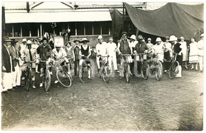 Fotografia d epoca originale 1928 ELISABETHVILLE CONGO BELGE 1Ã¨re Kermesse KATANGA  Course cycliste Photo 1