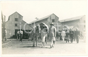 1928 CONGO BELGE Mines KATANGA Roi Albert Ier Reine - Halls stockage *Photo Fotografia originale d'epoca, scattata durante la visita dei sovrani Alberto I ed Elisabetta del Belgio in Congo.FOTOGRAFO: L&eacute;opold Gabriel - Panda - Katanga GOOD/buono  Formato: 14x9 cm originale e autentica 1