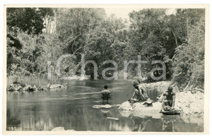 1930 ca CONGO BELGE - KATANGA Rivière PANDA - Indigènes *Photo GABRIEL 195 Fotografia originale d'epoca, in formato cartolina postale.FOTOGRAFO: L&eacute;opold Gabriel   GOOD/buono  Formato: 14x9 cm originale e autentica 1