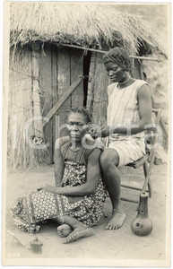 1930 ca CONGO BELGE - KATANGA - Coiffure de femmes - Photo Léopold GABRIEL Fotografia originale d'epoca, con timbro del fotografo al verso.N&deg; 243.FOTOGRAFO: L&eacute;opold Gabriel - Elisabethville  GOOD/buono  Formato: 9x14 cm originale e autentica 1