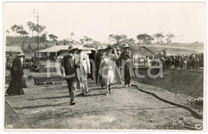 1928 CONGO BELGE Mines KATANGA Visite Roi Albert Ier Reine (3) Photo GABRIEL 506 Fotografia originale d'epoca, scattata durante la visita dei sovrani Alberto I ed Elisabetta del Belgio in Congo.Timbro del fotografo al verso.FOTOGRAFO: L&eacute;opold Gabriel - Panda - Katanga GOOD/buono  Formato: 14x9 cm originale e autentica 1