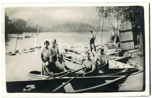 1930 ca CONGO BELGE Famille de colons au bord d'un lac - Photo 14x9 cm Fotografia originale d'epoca, in formato cartolina postale. FAIR/discreto tracce a matita al verso Formato: 14x9 cm originale e autentica 1