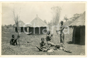 1930 ca CONGO BELGE - KATANGA Village de BUNKEYA - Photo L. GABRIEL 247 Fotografia originale d'epoca, in formato cartolina postale.FOTOGRAFO: L&eacute;opold Gabriel - Panda - Katanga  GOOD/buono  Formato: 14x9 cm originale e autentica 1