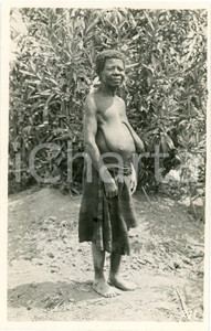 1930 ca CONGO BELGE - Vieille femme indigène - Photo Léopold GABRIEL 211 Fotografia originale d'epoca, in formato cartolina postale.FOTOGRAFO: L&eacute;opold Gabriel - Panda - Katanga  GOOD/buono  Formato: 9x14 cm originale e autentica 1