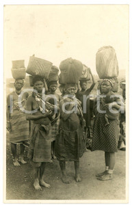 1930 ca CONGO BELGE - Femmes indigènes porteuses - Photo 9x14 cm Fotografia d'epoca, in formato cartolina postale. GOOD/buono  Formato: 9x14 cm originale e autentica 1