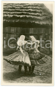1935 ca NORWAY - FOLKLORE Lappish girls dancing - Postcard FP NV  Cartolina d'epoca, non viaggiata. FAIR/discreto Lievi smussature agli angoli Formato: FP originale e autentica 1