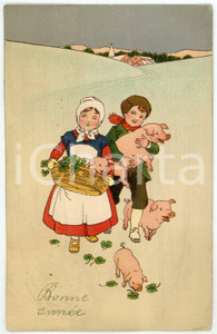 1914 BONNE ANNÉE Children walking in the snow with lucky pigs - Postcard  Cartolina postale d'epoca, viaggiata.CONDIZIONI: G (minima smussatura all'angolo superiore destro)FORMATO: FP    originale e autentica 1