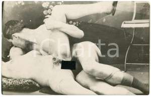 1920 ca VINTAGE EROTIC Couple - Sex on the floor - RARE PORN Photo RPPC Fotografia originale d'epoca, in formato cartolina postale.CONDIZIONI: G FORMATO: 9x14 cm    originale e autentica 1