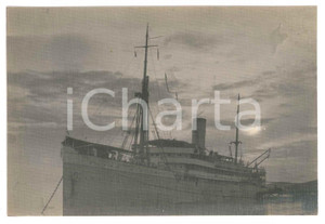 1930 ca C. ZAGOURSKI (?) CONGO BELGE - Bateau ELISABETHVILLE - Photo 14x9 cm  Fotocartolina d'epoca, attibuita al fotografo Casimir Zagourski.CONDIZIONI:F (bassa qualit&agrave; di stampa)FORMATO: 14x9 cm    originale e autentica 1