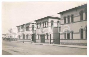 1930 ca C. ZAGOURSKI (?) LEOPOLDVILLE - CONGO BELGE - Edifice MAMPEZA *Photo  Fotocartolina postale d'epoca, attibuita al fotografo Casimir Zagourski.La fotografia ritae il quartier generale della Mampeza nell'odierna Kinshasa.CONDIZIONI: G (minima mancanza angolare)FORMATO: 14x9 cm    originale e autentica 1