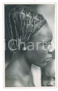 1951 C. ZAGOURSKI (?) AFRIQUE - CONGO BELGE Coiffure africaine - Postcard  Fotocartolina postale d'epoca, attibuita al fotografo Casimir Zagourski. Viaggiata.CONDIZIONI: POOR (strappo al margine destro, piegatura all'angolo superiore sinistro)FORMATO: 9x14 cm    originale e autentica 1