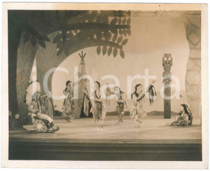 1930 ca USA - THE GORNOS Marionettes "The wild and wicked west" - Photo 25x20 Fotografia originale d'epoca, con didascalia al verso. FAIR/discreto minime piegature angolari e aloni Formato: 25x20 cm originale e autentica 1