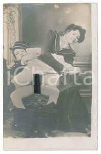 1910 ca VINTAGE EROTIC Couple in uniform having sex (2) - RARE PORN Photo RPPC Fotografia originale d'epoca, in formato cartolina postale. GOOD/buono ma difetti di stampa Formato: 9x14 cm originale e autentica 1