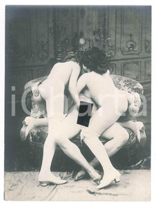 1910 ca VINTAGE EROTIC Threesome - Sex on the sofa - PORN Photo 12x16 cm Fotografia originale d'epoca.  GOOD/buono  Formato: 12x16 cm originale e autentica 1