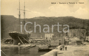 1920 ca BACOLI Frazione BAIA Cantiere e Tempio di Venere - Cartolina ANIMATA FP  Cartolina postale d'epoca, non viaggiata.CONDIZIONI: POOR (piegatura all'angolo inferiore sinistro)FORMATO: FP    originale e autentica 1