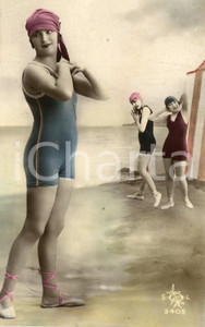 1920 ca BATHING BEAUTIES Three women in their swimsuits - Vintage postcard FP NV  Cartolina postale d'epoca, cromolitografica, non viaggiata.Editore S.O.L., n&deg; 3405.CONDIZIONI: GFORMATO: FP    originale e autentica 1