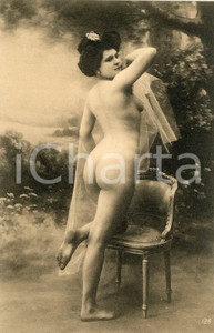 1910 ca VINTAGE EROTIC Nude woman posing on a chair with a veil *Postcard risque  Fotografia seriale d'epoca, in formato cartolina.CONDIZIONI: G FORMATO: FP    originale e autentica 1