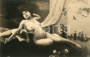 1910 ca VINTAGE EROTIC Naked woman lying in a Japanese decor - Postcard risque  Fotografia seriale d'epoca, in formato cartolina postale.CONDIZIONI: G FORMATO: FP    originale e autentica 1