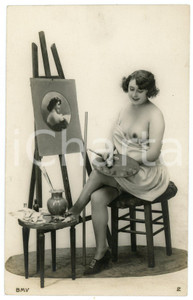 1910 ca VINTAGE EROTIC Nude paintress draws herself - Postcard BMV  Fotografia seriale d'epoca, in formato cartolina.Editore BMVCONDIZIONI: F FORMATO: FP    originale e autentica 1