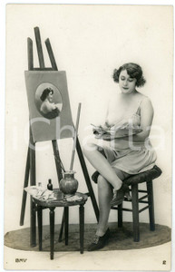 1910 ca VINTAGE EROTIC Nude paintress draws herself - Postcard BMV (1)  Fotografia seriale d'epoca, in formato cartolina.Editore BMVCONDIZIONI: F FORMATO: FP    originale e autentica 1