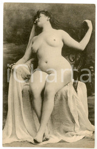 1910 ca VINTAGE EROTIC BOUDOIR Nude woman lying on armchair - Postcard risque  Fotografia seriale d'epoca, in formato cartolina.CONDIZIONI: FFORMATO: FP    originale e autentica 1