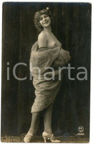 1920ca VINTAGE EROTIC Nude woman wearing fur coat  - Postcard PC PARIS 1892  Cartolina postale d'epoca.Editore PC, Paris - Serie 1892CONDIZIONI: POOR (foro da affissione al margine superiore)FORMATO: FP    originale e autentica 1