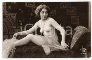 1910 ca VINTAGE EROTIC BOUDOIR Nude woman on a bed - Postcard risque S.O.L. 3413  Fotografia seriale d'epoca, in formato cartolina.Editore S.O.L. - n&deg; 3413CONDIZIONI: GFORMATO: FP    originale e autentica 1
