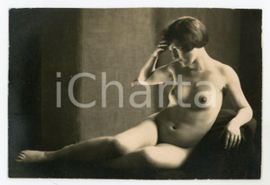 1930 ca VINTAGE EROTIC Reclining nude woman - Photo risque 12x8 cm  Fotografia d'epoca.CONDIZIONI: FAIR (macchia centrale)FORMATO: 12x8 cm    originale e autentica 1