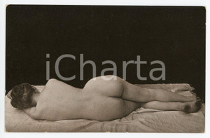 1910 ca VINTAGE EROTIC Reclining nude woman from behind - Postcard risque  Fotografia seriale d'epoca, in formato cartolina.CONDIZIONI: GFORMATO: FP    originale e autentica 1