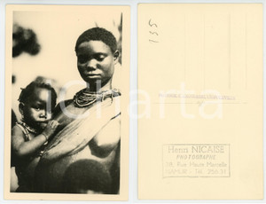 1930 ca C. ZAGOURSKI «L'Afrique qui disparaît»  Maternité chez les M'BOUAKA n°42  Fotocartolina postale d'epoca, appartenente alla 2^ serie &laquo;L'Afrique qui dispara&icirc;t&raquo; del fotografo Casimir Zagourski (L&eacute;opoldville).N&deg; 42, non viaggiata.Al verso timbro: "Henri Nicaise Photographe - Namur"CONDIZIONI: FAIR (bassa qualit&agrave; di stampa)FORMATO: 9x14 cm     originale e autentica 1