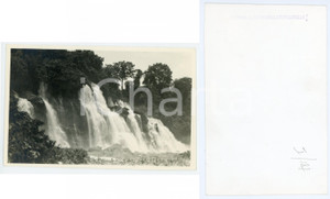 1930 C. ZAGOURSKI L'Afrique qui disparaît AEF Chutes de BUALI Postcard RPPC 187  Fotocartolina postale d'epoca, appartenente alla serie &laquo;L'Afrique qui dispara&icirc;t&raquo; del fotografo Casimir Zagourski (L&eacute;opoldville).N&deg;187, non viaggiata.CONDIZIONI: FAIR (margine destro rifilato a mano, lieve piegatura lungo il margine sinistro)FORMATO: 14x9 cm    originale e autentica 1